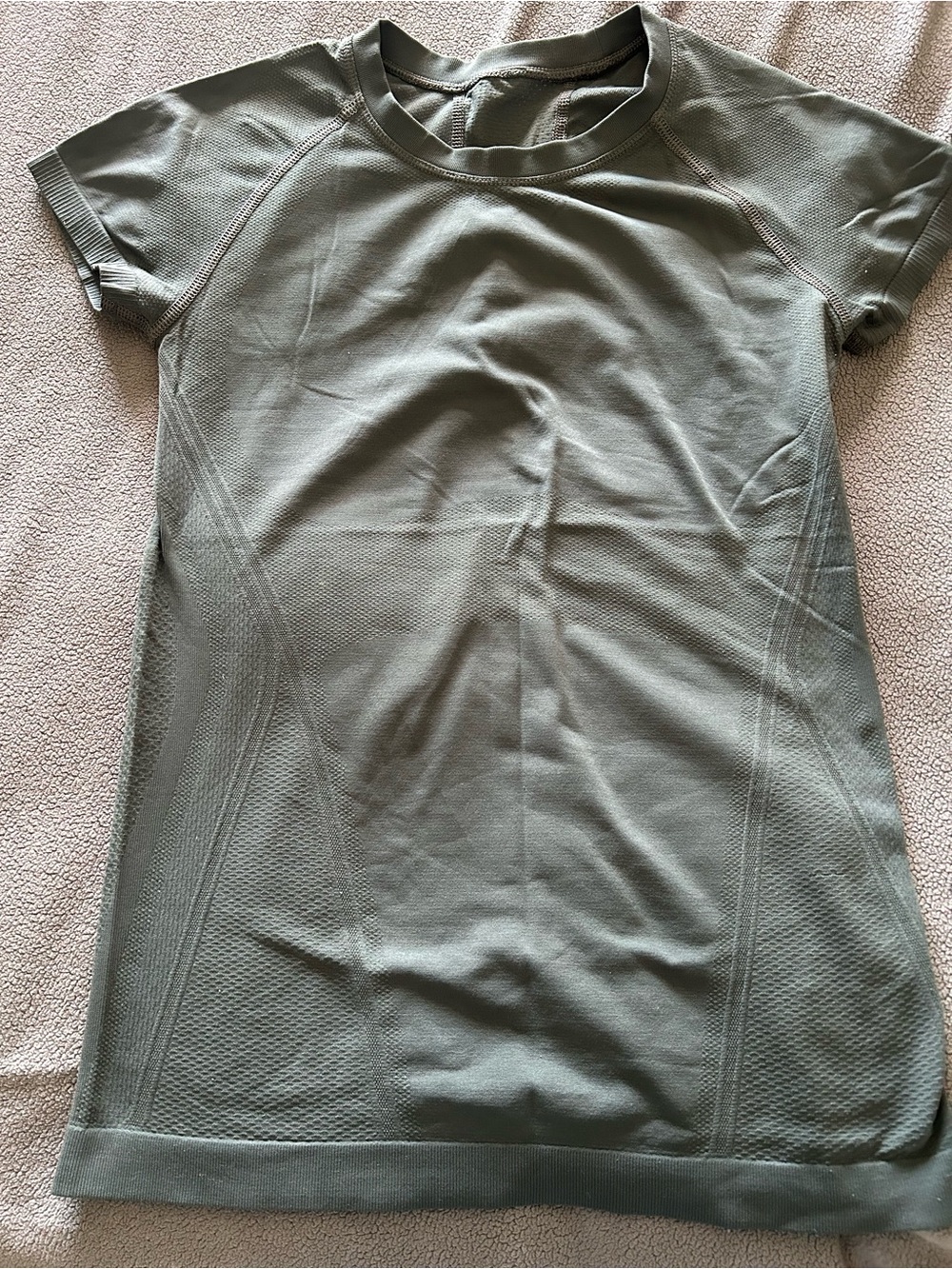 Women’s Olive Green Short-Sleeve Performance Tee